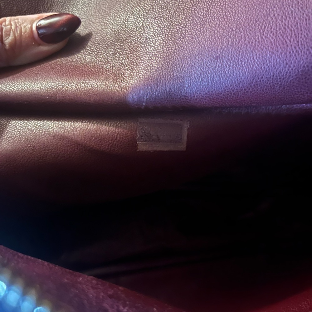 CHANEL Black Quilted Leather Shoulder Bag with Gold Chain - Picture 7 of 13